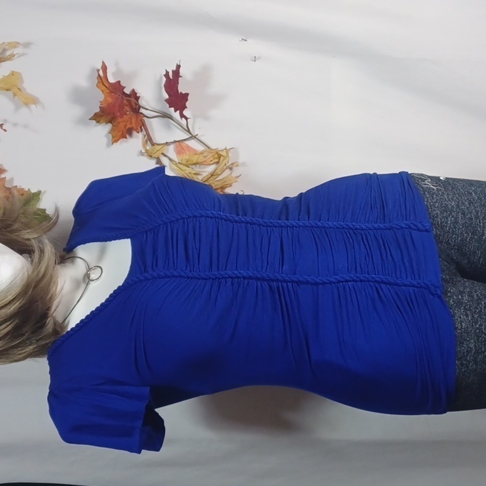 Cable & Gauge top size small in a beautiful blue